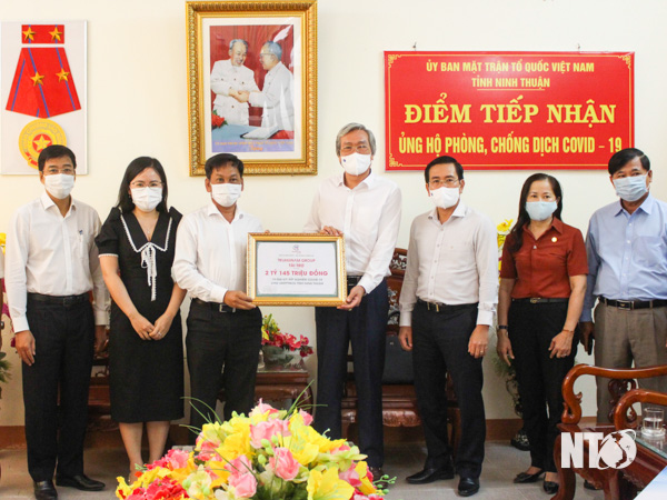 TRUNGNAM GROUP SUPPORT 15,000 TESTING KITS TO VIETNAM FATHERLAND FRONT COMMITTEE IN NINH THUAN PROVINCE.