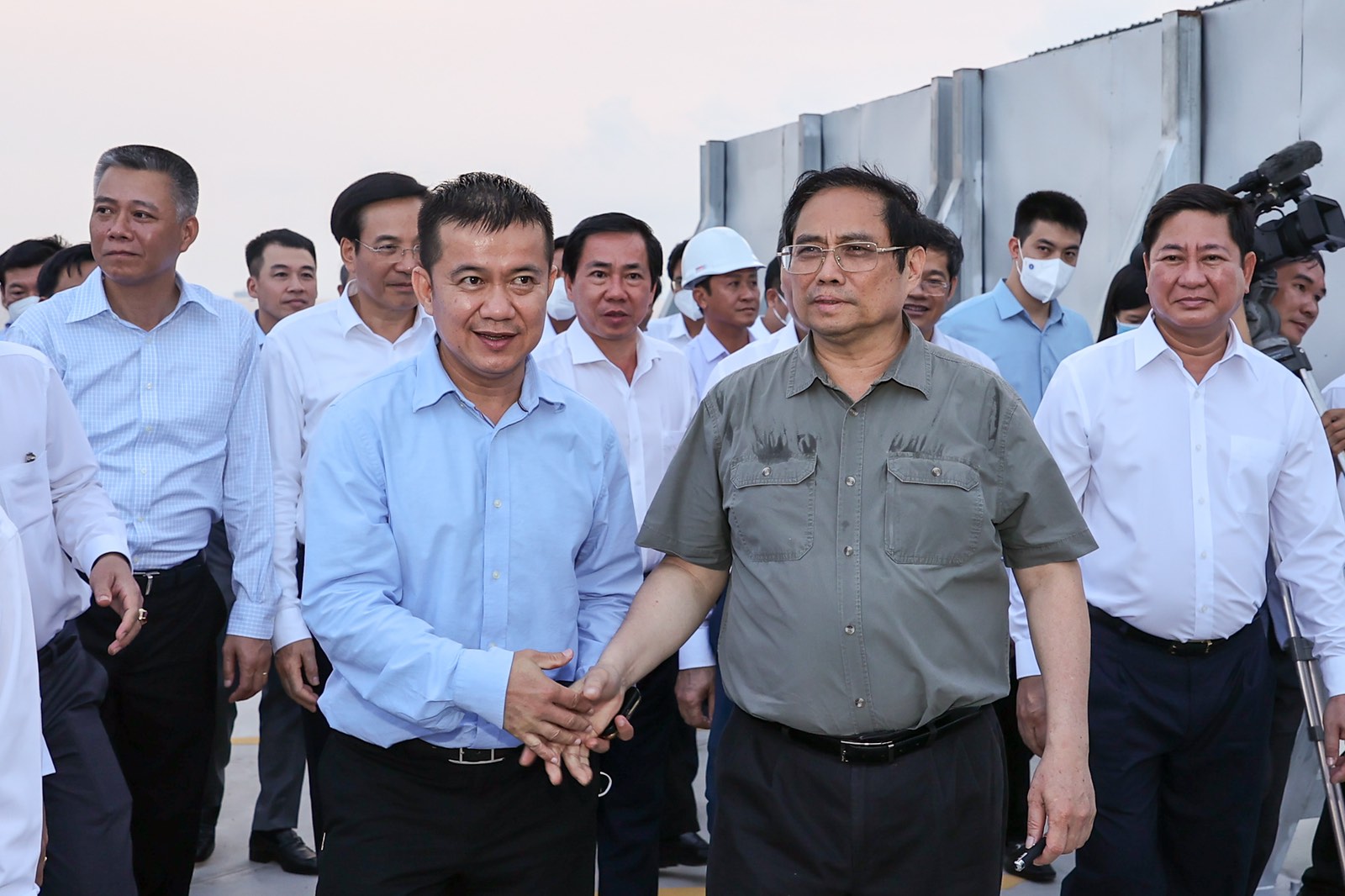 PM VISITS CA NA SEAPORT COMPLEX IN NINH THUAN.