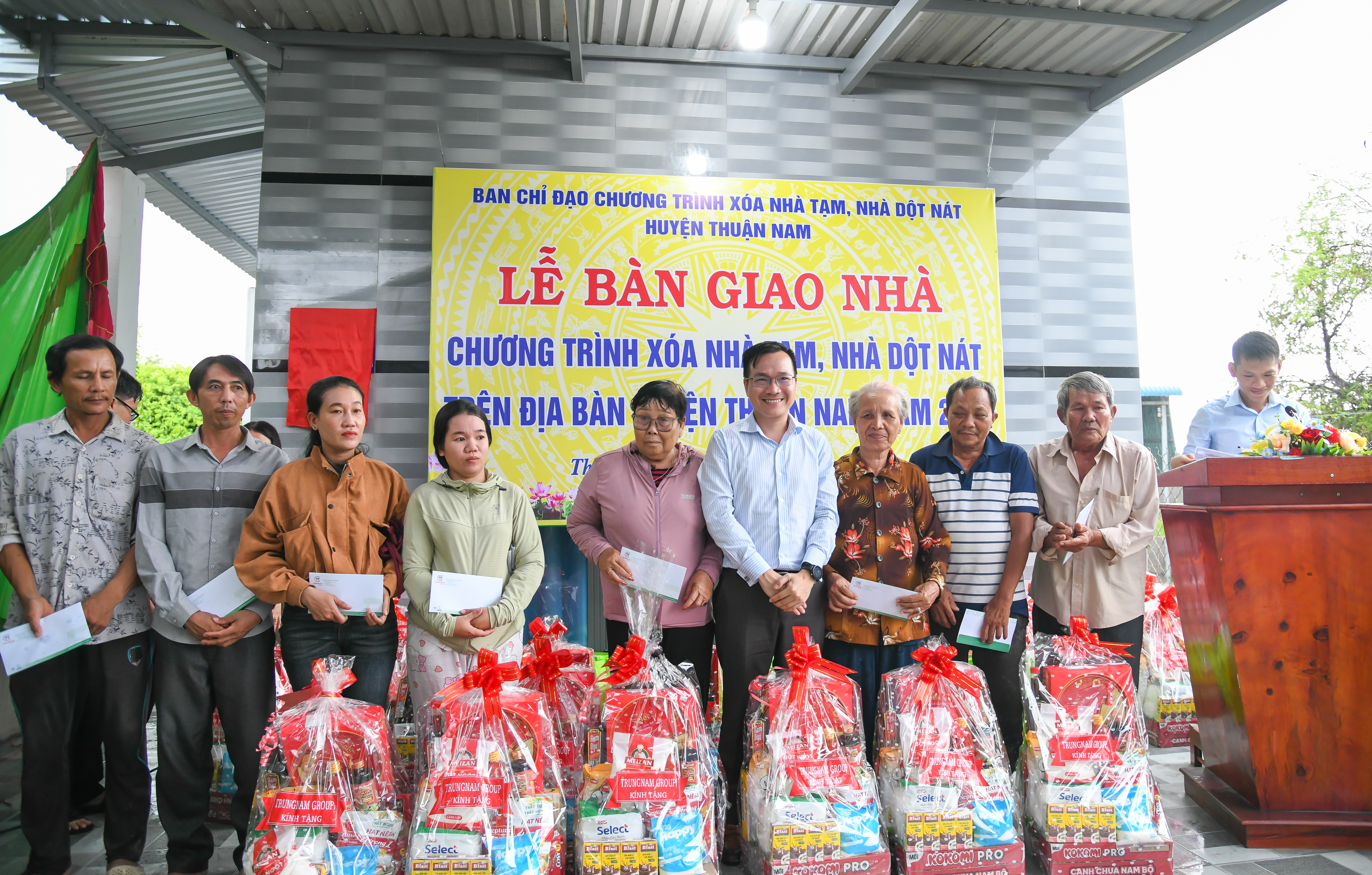 TRUNGNAM GROUP CÙNG NGƯỜI DÂN VỀ NHÀ MỚI