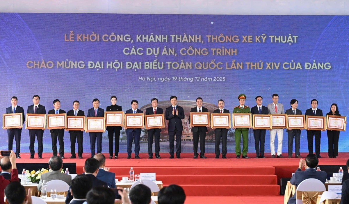 TRUNGNAM E&C ĐƯỢC THỦ TƯỚNG CHÍNH PHỦ TẶNG BẰNG KHEN