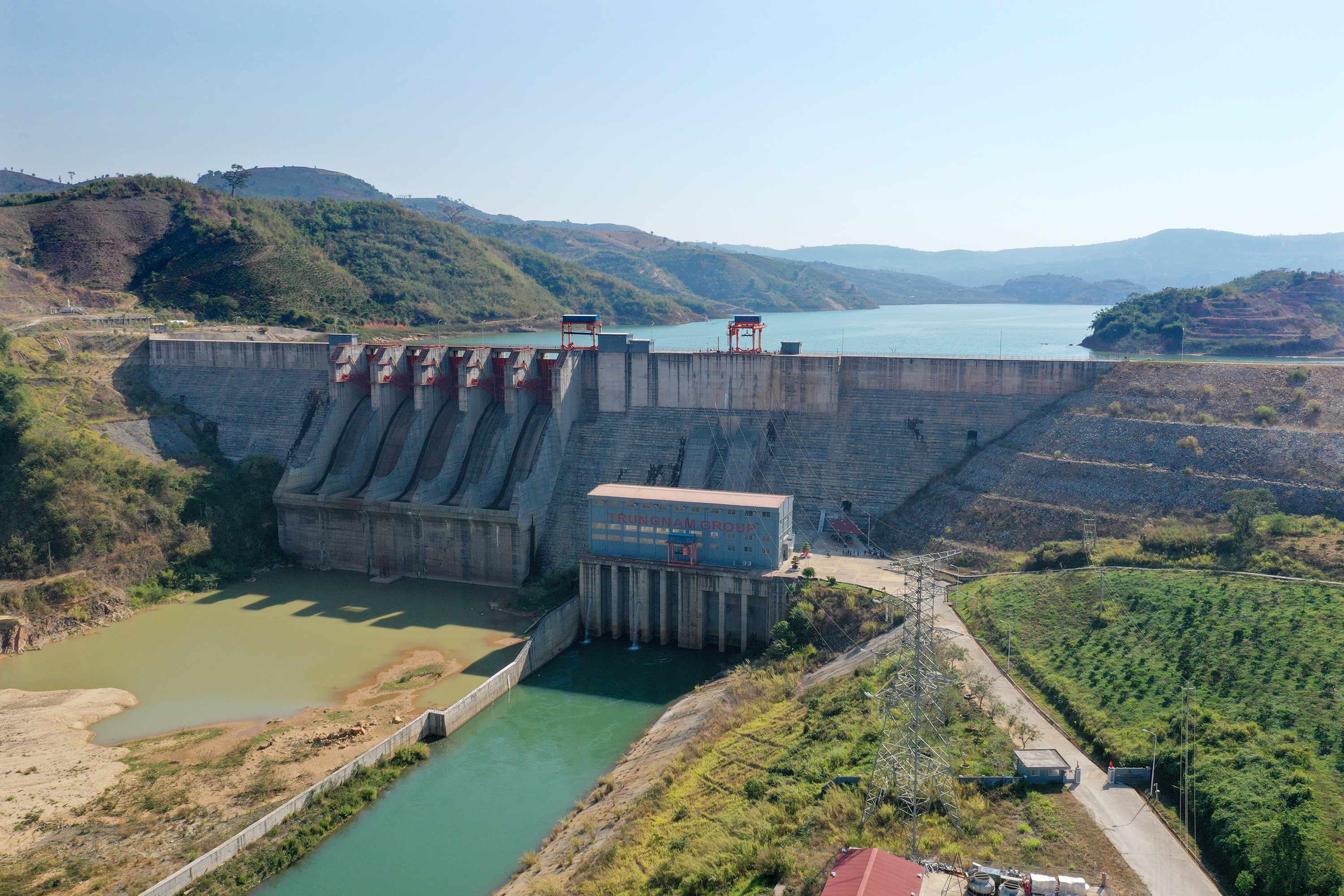 TRUNGNAM IS BUILDING A FLOATING SOLAR POWER PLANT ON A HYDROELECTRIC RESERVOIR IN LAM DONG